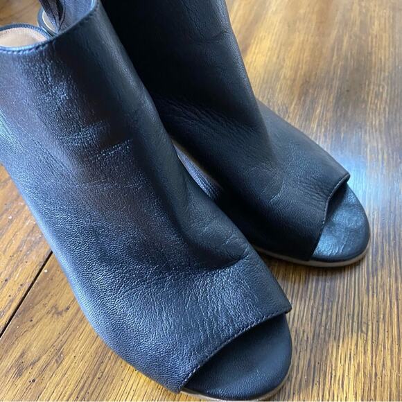 Steve Madden “NonStop” Black Leather Sandals SIZE 9 Chunky Heel Shoes - Picture 14 of 15